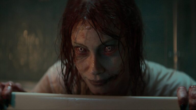 Creepy Clip From EVIL DEAD RISE Shows a Possessed Mother About to Get Demonic on Her Kids — GeekTyrant Creepy Clip From EVIL DEAD RISE Shows a Possessed Mother About to Get Demonic on Her Kids — GeekTyrant