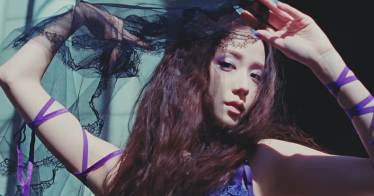 Jisoo blooms as she goes solo, with her debut song “Flower” Jisoo blooms as she goes solo, with her debut song “Flower”